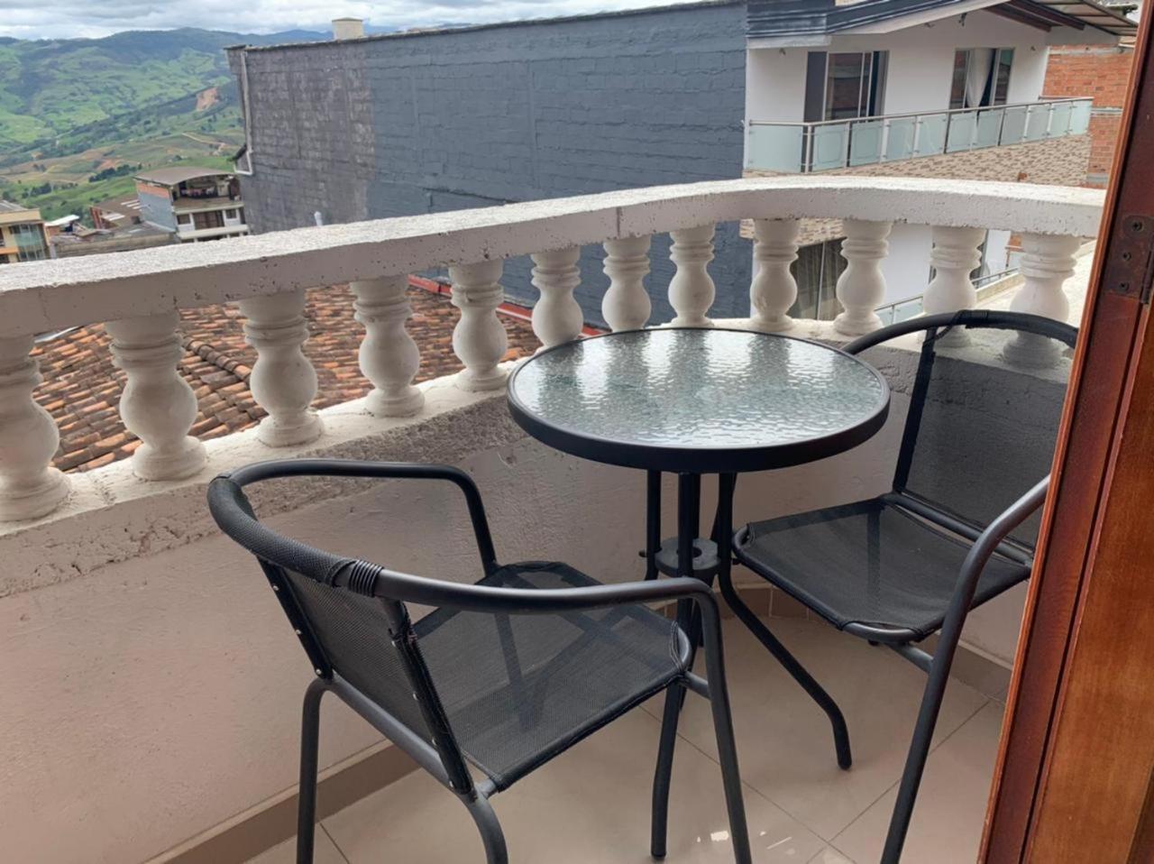 Hotel Alcatraz Yarumal Rom bilde